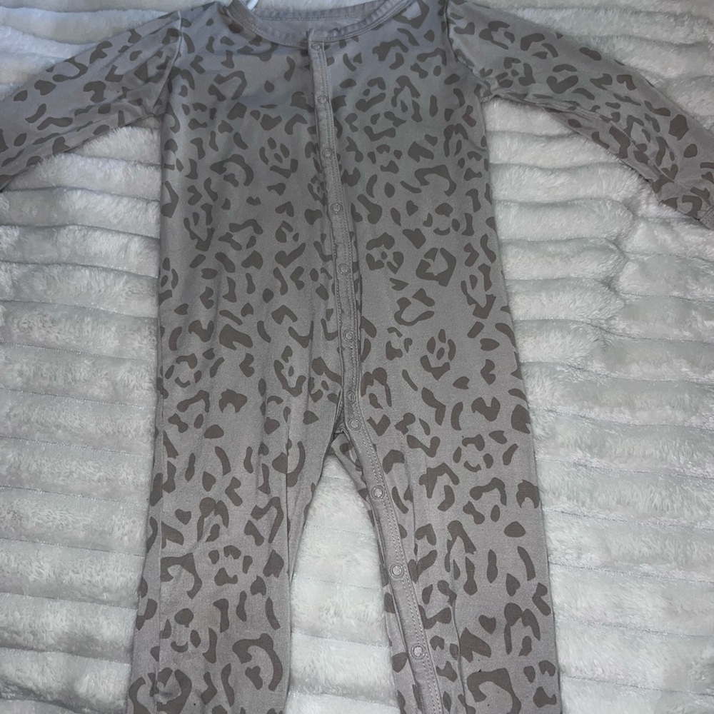 Kyte BABY Gray Leopard Kids Footie